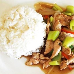 ผัดพริกหยวก(ราดข้าว)