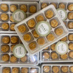 Nuts sable with chili paste and floss chicken