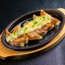 チーズ餃子 Cheese Gyoza