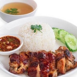 ข้าวไก่ย่างน้ำจิ้มแจ่ว