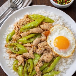 ข้าวผัดพริกหยวกไก่
