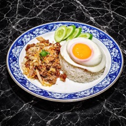 เนื้อโคขุนสับผัดกระเทียมไทย(ราดข้าว)