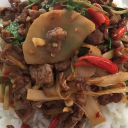 ข้าวเนื้อผัดหน่อไม้ดอง