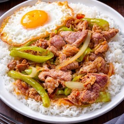 ข้าวผัดพริกหยวกเนื้อ
