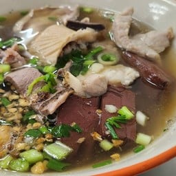 นายตั้ม ต้มเลือดหมู สาขาตลาดเกษตร