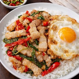 ข้าวผัดกะเพราหมูสามชั้น