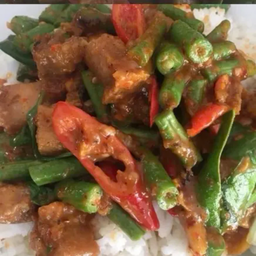 พริกแกงหมูกรอบ