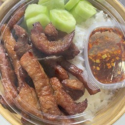 ข้าวหมูแดดเดียวคุณบิว