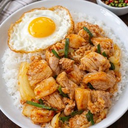 ข้าวผัดพริกเผาหมูสามชั้น