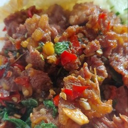 ข้าวหน้าเนื้อติดมัน.ผัดซอสน้ำมันหอย