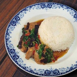 ข้าวกะเพราเป็ดย่างฮ่องกง