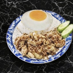 ไก่กระเทียม(ราดข้าว)