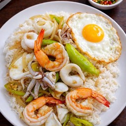 ข้าวผัดพริกหยวกทะเล