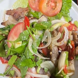 ยำคอหมูย่าง