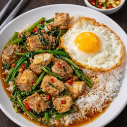 ข้าวผัดผักบุ้งซี่โครงกระดูกอ่อน