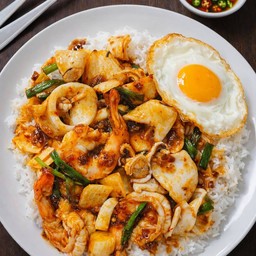 ข้าวผัดพริกเผาทะเล