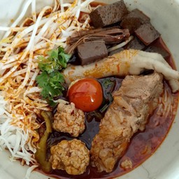 ขนมจีนน้ำเงี้ยวเจียงฮาย - สวนบัว