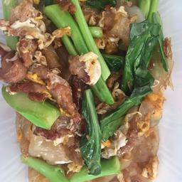 ผัดซีอิ๋วหมู เส้นใหญ่