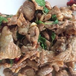 ข้าวกระเพราหมูชิ้น