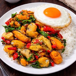 ข้าวผัดกะเพราหอยแมลงภู่