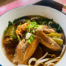 ก๋วยเตี๋ยวไก่ตุ๋น มะระ