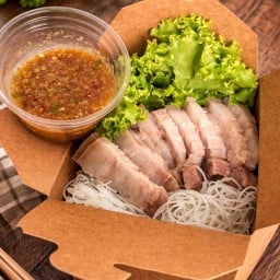 Rainbloom -  เมี่ยงหมูสามชั้น/ไก่ต้มน้ำปลา/หมูต้มน้ำปลา/ชาใต้