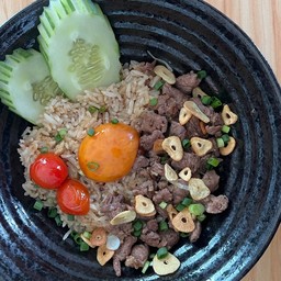 ข้าวผัดมันเนื้อพิคานย่าไข่ดอง