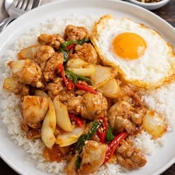ข้าวผัดพริกเผาเอ็นข้อไก่