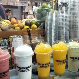 น้ำผลไม้ปั่น Yinglak beverage ตลาดนัมเบอร์วันราม2