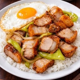 ข้าวผัดพริกหยวกหมูกรอบ