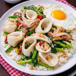 ข้าวผัดผักบุ้งปลาหมึก