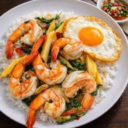 ข้าวผัดกะเพราหน่อไม้+กุ้ง