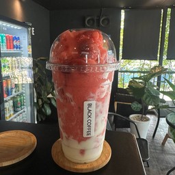 สตรอว์เบอร์รี่สมูทตี้โยเกิร์ต