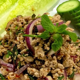 ข้าวหน้าลาบอีสาน แซ่บๆ