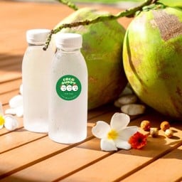 น้ำมะพร้าวน้ำหอมสด 100% คัดพิเศษ (Nam Hom Coconut Water 100%)