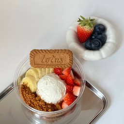 Sweet Biscoff Berry Bowl