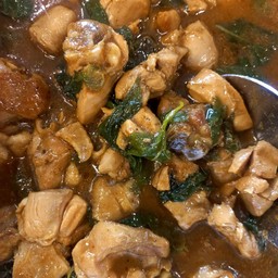 คั่วไก่ใบยี่หร่า(ไก่สับ)