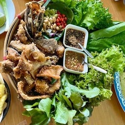 เมี่ยงปลากะพงทอด