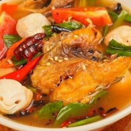 ต้มโคล้งปลาอย่างรมควันคุณจอยตลาดใจโต ต้มโคล้งปลาอย่างรมควันคุณจอยตลาดใจโต