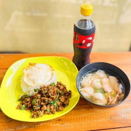 กระเพราหมูสับไข่ดาว+เกี๊ยวน้ำ+น้ำอัดลม