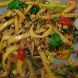 กะเพราหน่อไม้หมูสับ (กับข้าว)
