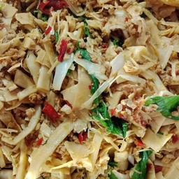 ผัดโหละพาเไก่หน่อไม้ดอง...เป็นกลับข้าว