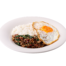 ข้าวกะเพราหมูสับ (Minced pork and basil on rice)