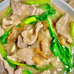 ราดหน้าเส้นใหญ่