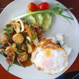 ข้าวกระเพราทะเล Seafood basil rice