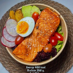 สลัดปลาแซลม่อน ไข่ต้ม Salmon salad with boiled egg
