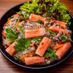 ยำวุ้นเส้นปูอัดหมูสับ
