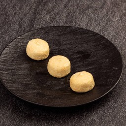 ซาลาเปาชีส 2 ชิ้น