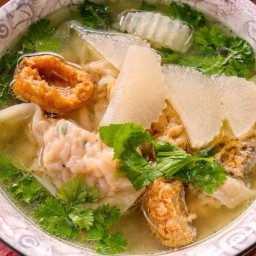 เกี๊ยวนำร้านเเหม่ม