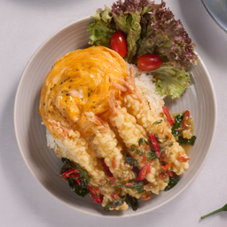 .ข้าวกะเพรา กุ้งเทมปุระ ไข่นุ่ม.